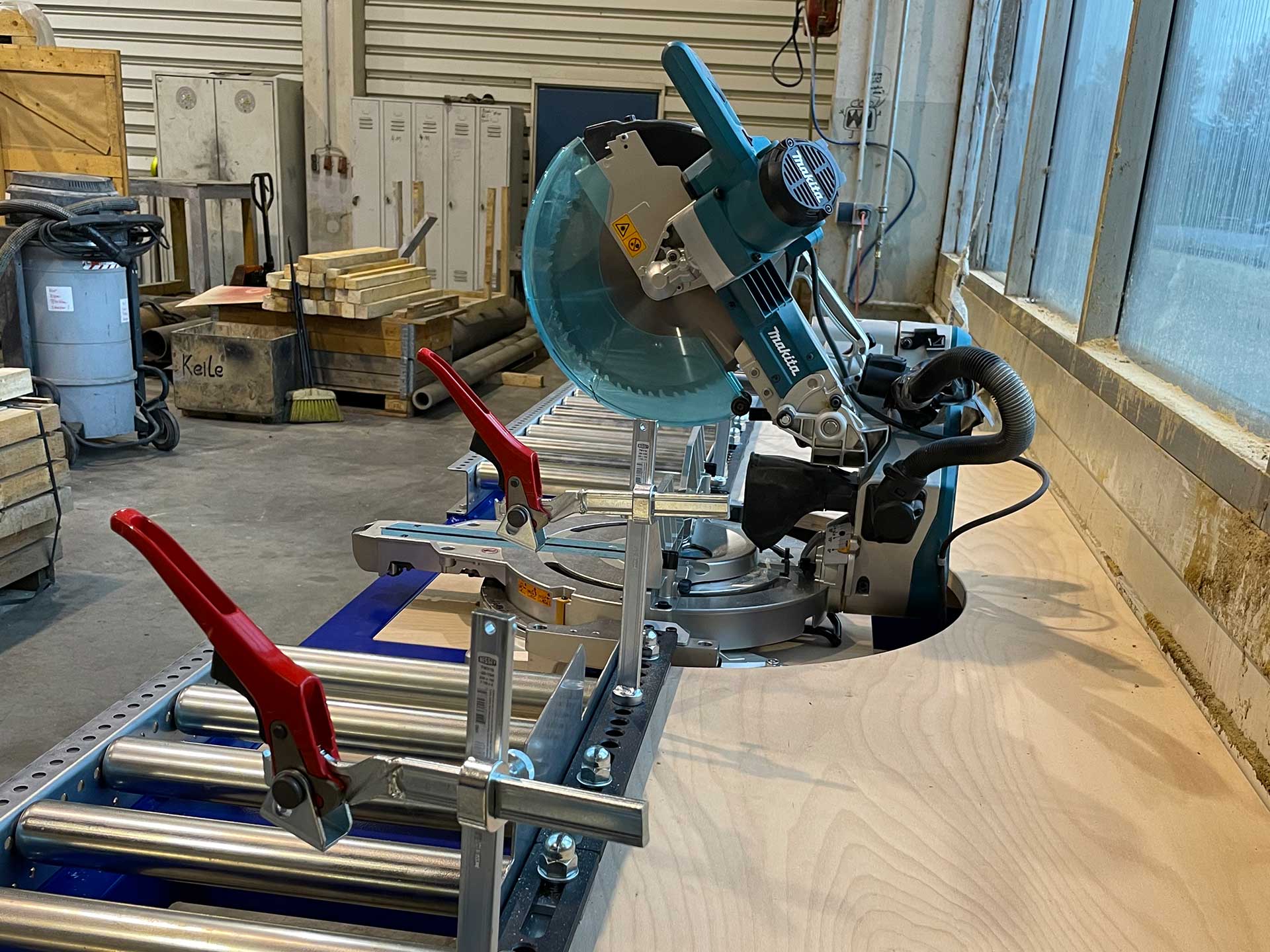 Fertige Sägestation mit Rollgang